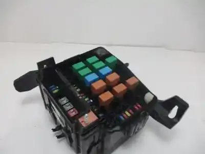 Second-hand car spare part fuse box unit for ssangyong tivoli quartz 4x2 oem iam references 8235035320  811604