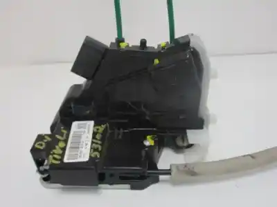 Second-hand car spare part left front door lock for ssangyong tivoli quartz 4x2 oem iam references 7121035020  811608