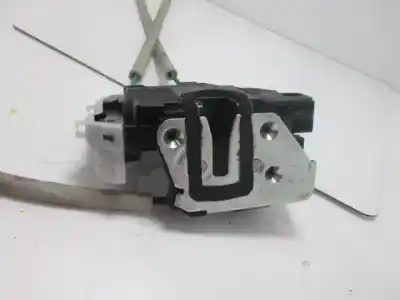 Second-hand car spare part left front door lock for ssangyong tivoli quartz 4x2 oem iam references 7121035020  811608