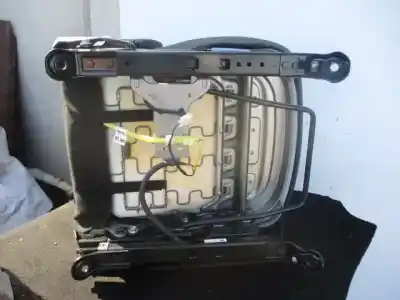 Pièce détachée automobile d'occasion jeu de siège intérieur complet pour ssangyong tivoli quartz 4x2 références oem iam   811617