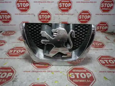 Pièce détachée automobile d'occasion GRILLE AVANT pour PEUGEOT 5008  Références OEM IAM   774524