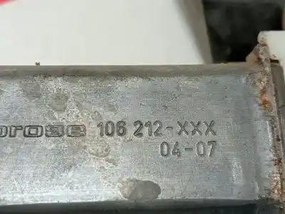 Recambio de automóvil de segunda mano de ELEVALUNAS DELANTERO DERECHO para RENAULT CLIO II FASE II (B/CB0) Base Authentique referencias OEM IAM 106212XXX  