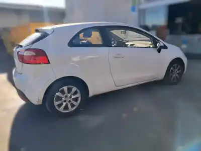 Peça sobressalente para automóvel em segunda mão  por KIA RIO  Referências OEM IAM 824601W300  