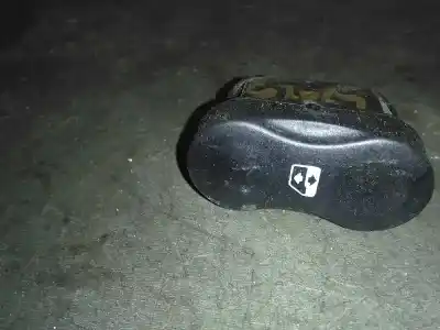 Peça sobressalente para automóvel em segunda mão Botão / Interruptor Elevador Vidro Dianteiro Direito por DACIA SANDERO Laureate Music Referências OEM IAM   