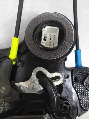 Pièce détachée automobile d'occasion serrure de porte arrière gauche pour toyota avensis berlina (t25) 1.8 sol sedán références oem iam  2 pins 32l