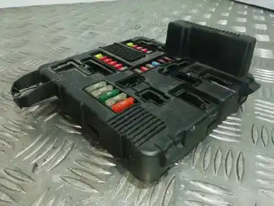 Second-hand car spare part fuse box unit for renault megane ii coupé-cabriolet (em0/1_) 1.6 oem iam references 8200306033b  