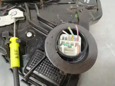 Автозапчасти б/у замок левой передней двери за toyota auris (_e15_) 1.4 d-4d (nde150_) ссылки oem iam 6904002210 6 cables 6904042241