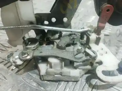 Peça sobressalente para automóvel em segunda mão fechadura da porta dianteira direita por citroen c1 sx referências oem iam  2 pin 