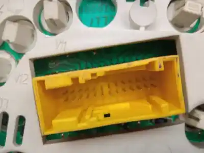 Peça sobressalente para automóvel em segunda mão quadrante por peugeot 206 berlina xs referências oem iam 9634961480  