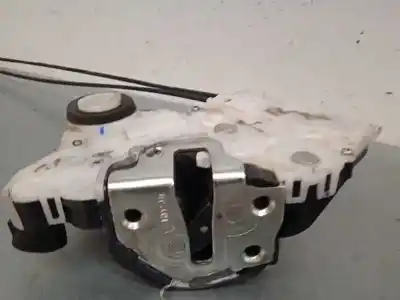 Second-hand car spare part left front door lock for subaru xv active oem iam references  2 pins 