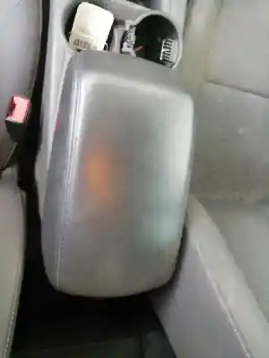 Peça sobressalente para automóvel em segunda mão apoio de braço consola central por ford focus lim. (cb8) 1.6 tdci cat referências oem iam bm51a045a06