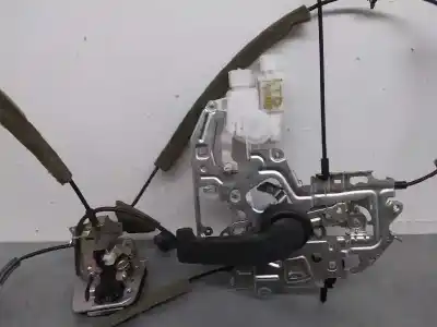 Second-hand car spare part right side door lock for nissan nv 400 l1h1 2.8t pro oem iam references 826703236r 2 pins 
