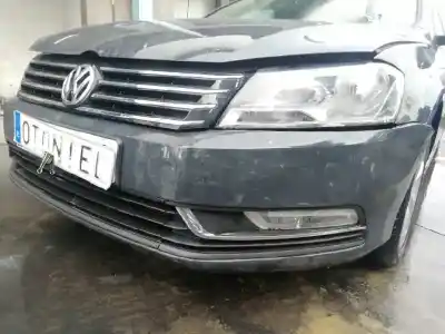 Pezzo di ricambio per auto di seconda mano PARAURTI ANTERIORE per VOLKSWAGEN PASSAT LIM. (362)  Riferimenti OEM IAM 3AA807221 3AA807221 
