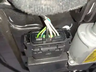 Second-hand car spare part passenger side right window regulator for kia cee´d business oem iam references 82480a2311  82460a2010