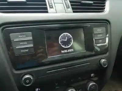 Second-hand car spare part AUDIO SYSTEM / RADIO CD for SKODA OCTAVIA COMBI (5E5)  OEM IAM references 5E0035871  