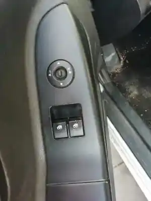 Peça sobressalente para automóvel em segunda mão botão / interruptor elevador vidro dianteiro esquerdo por kia pro_cee´d drive referências oem iam 935701h021  2 teclas