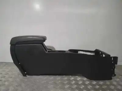 Автозапчастина б/у центральний подлокник для ssangyong tivoli 1.2 посилання на oem iam 7790035390  7791135000