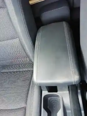 Автозапчастина б/у центральний подлокник для ssangyong tivoli 1.2 посилання на oem iam 7790035390  7791135000
