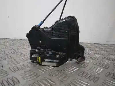 Peça sobressalente para automóvel em segunda mão fechadura da porta dianteira esquerda por toyota auris active referências oem iam 