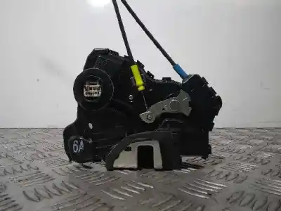 Second-hand car spare part left front door lock for toyota auris active oem iam references   6 cables