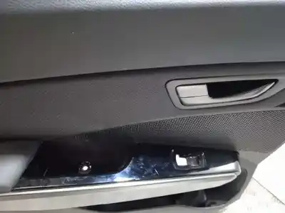 Автозапчастина б/у обкітка задніх лівіх дверей для ssangyong tivoli 1.2 посилання на oem iam 7321035040  