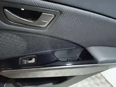 Автозапчастина б/у обликка задніх правіх дверей для ssangyong tivoli 1.2 посилання на oem iam 7322035040  