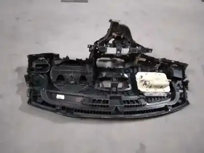 Peça sobressalente para automóvel em segunda mão tablier por renault fluence (l3_) 1.5 dci (l30d l30l l306 l33f l33l l33m l33v l33w) referências oem iam 687940002r  