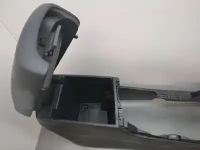 Автозапчасти б/у центральный подлокотник за kia pro_cee´d ( ) 1.6 crdi cat ссылки oem iam 84667a2000  