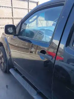 Peça sobressalente para automóvel em segunda mão porta da frente esquerda por nissan np300 navara (d40) 2.5 dci 4wd referências oem iam 