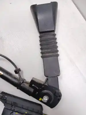 Second-hand car spare part seat belt buckle for opel corsa c 1.7 16v di cat (y 17 dtl / lk8) oem iam references   