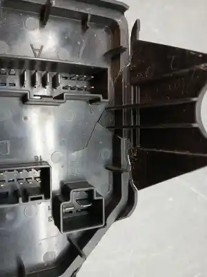 Peça sobressalente para automóvel em segunda mão caixa de fusíveis e relés por mg zs luxury * referências oem iam 10837494  