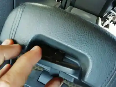 Piesă de schimb auto la mâna a doua cotiera centrala pentru kia carens ( ) basic referințe oem iam 84610a4001  