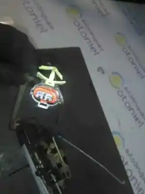 Second-hand car spare part front right door lock for kia sephia ll básico oem iam references  2 pin 