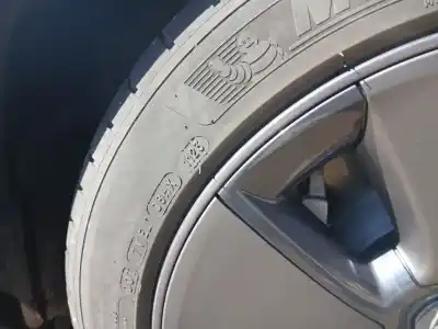Автозапчастина б/у шина для tesla model 3 (5yj3) ev посилання на oem iam 235-45-18 98y michelin 2023 