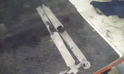 Peça sobressalente para automóvel em segunda mão amortecedor traseiro esquerdo por kia rio rs berlina referências oem iam 