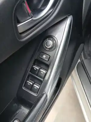 Pièce détachée automobile d'occasion commande de lève vitre avant gauche pour mazda 6 sedán (gj, gl) 2.2 d (gj2fp) références oem iam 
