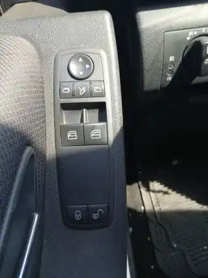 Pièce détachée automobile d'occasion COMMANDE DE LÈVE VITRE AVANT GAUCHE pour MERCEDES-BENZ CLASE A (W169) A 180 CDI (169.007, 169.307) Références OEM IAM A1698206510  