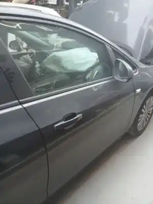 Автозапчастина б/у передні праві двері для OPEL ASTRA J (P10) 1.6 CDTI (68) Посилання на OEM IAM 39160868  