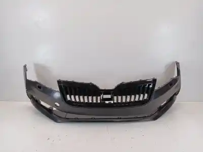 Pezzo di ricambio per auto di seconda mano PARAURTI ANTERIORE per SKODA SUPERB III (3V3) 1.8 TSI Riferimenti OEM IAM 3V0807221M  