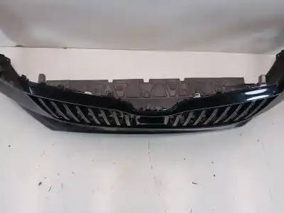 Pezzo di ricambio per auto di seconda mano paraurti anteriore per skoda superb iii (3v3) 1.8 tsi riferimenti oem iam 3v0807221m  3v0807221m