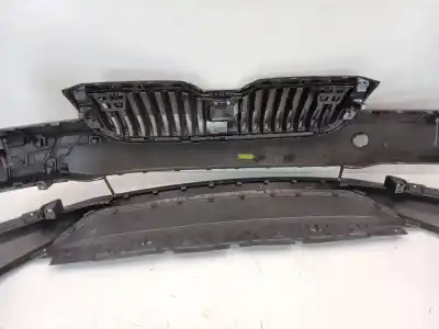 Pezzo di ricambio per auto di seconda mano paraurti anteriore per skoda superb iii (3v3) 1.8 tsi riferimenti oem iam 3v0807221m  3v0807221m