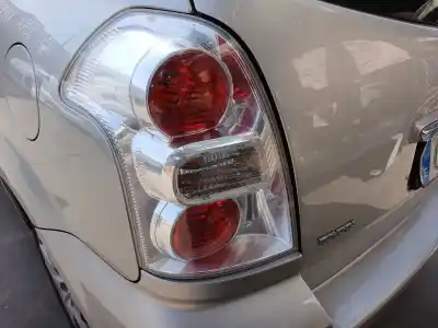 Gebrauchtes Autoersatzteil Rückleuchte außen links zum TOYOTA COROLLA VERSO (ZER_, ZZE12_, R1_) 1.8 (ZNR11_) OEM-IAM-Referenzen   