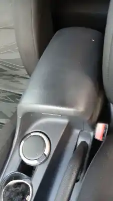 Pezzo di ricambio per auto di seconda mano bracciolo centrale per kia cee'd (jd) 1.4 crdi 90 riferimenti oem iam 84651a2000 96120a2000 84667a2000