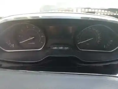 Peça sobressalente para automóvel em segunda mão quadrante por peugeot 208 style referências oem iam 769167080u 981384878000 769317790u