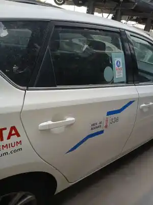 Автозапчастина б/у ДВЕРІ ЗАДНІ ПРАВІ для TOYOTA AURIS (_E18_)  Посилання на OEM IAM 6700302380 6711302180 