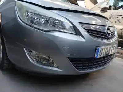 Pezzo di ricambio per auto di seconda mano PARAURTI ANTERIORE per OPEL ASTRA J (P10)  Riferimenti OEM IAM 1400426  
