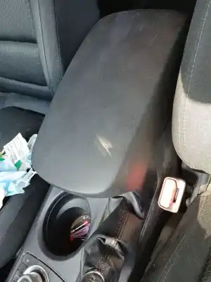 Pezzo di ricambio per auto di seconda mano bracciolo centrale per mazda cx-5 (ke, gh) 2.2 d (ke2fw) riferimenti oem iam 