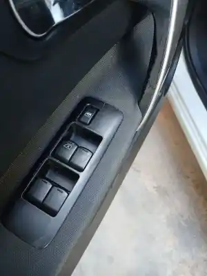 Pezzo di ricambio per auto di seconda mano INTERRUTTORE ALZACRISTALLI ANTERIORE SINISTRO per NISSAN QASHQAI / QASHQAI +2 I (J10, NJ10, JJ10E) 2.0 DCI Riferimenti OEM IAM   