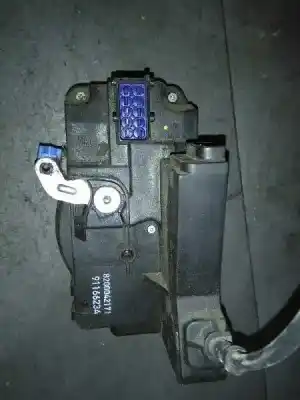 Second-hand car spare part front right door lock for renault trafic combi (ab 4.01) passenger authentique combi corto oem iam references  3 pin 