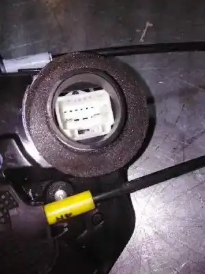 Автозапчасти б/у замок задней правой двери за toyota corolla (e15) 1.4 turbodiesel cat ссылки oem iam a046693  2 pin